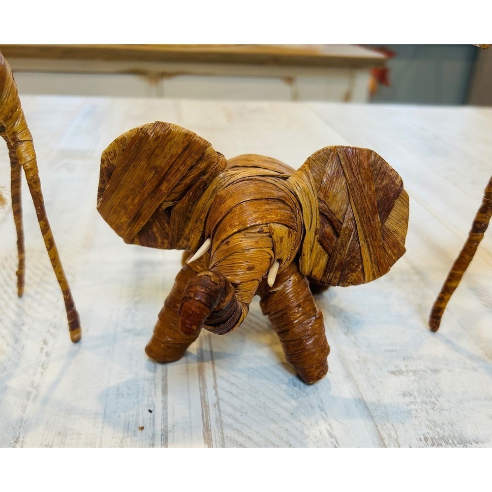 Handcrafted Woven Raffia Animal Figurines Giraffe Elephant Antelope Set Decor - Picture 3 of 6